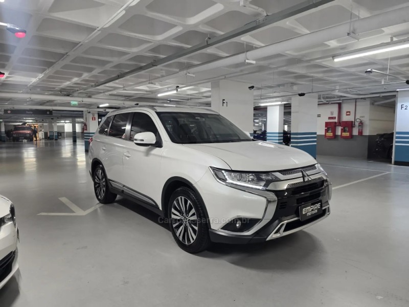 OUTLANDER 2.0 HPE 4X4 MIVEC SPORT FLEX 4P AUTOMÁTICO - 2019 - PORTO ALEGRE