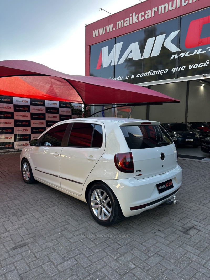 FOX 1.6 MI 8V FLEX 4P MANUAL - 2014 - ESTâNCIA VELHA