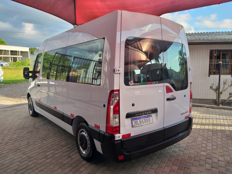 MASTER 2.3 DCI MINIBUS STANDARD L2H2 16 LUGARES 16V DIESEL 4P MANUAL - 2014 - CAXIAS DO SUL