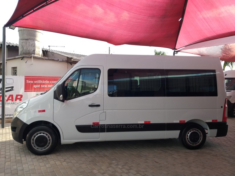 MASTER 2.3 DCI MINIBUS STANDARD L2H2 16 LUGARES 16V DIESEL 4P MANUAL - 2014 - CAXIAS DO SUL