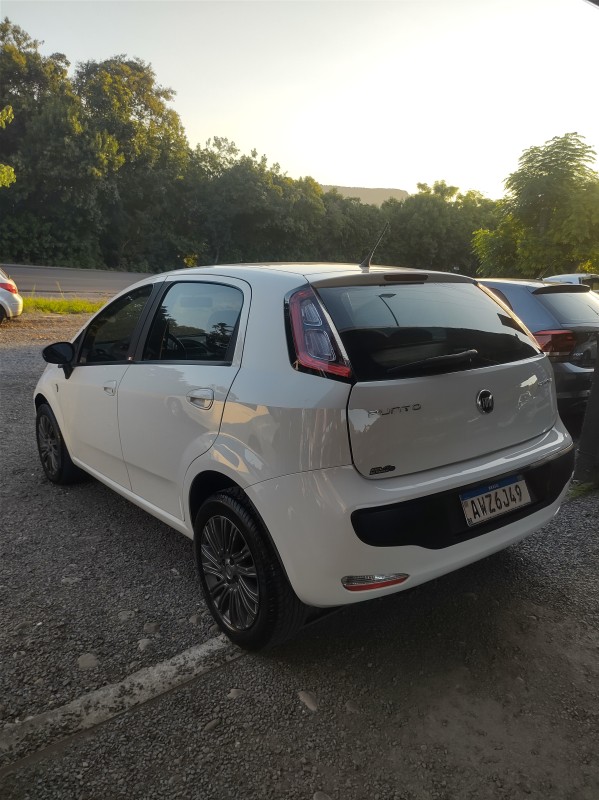 PUNTO 1.4 ATTRACTIVE ITALIA 8V FLEX 4P MANUAL - 2013 - VALE REAL