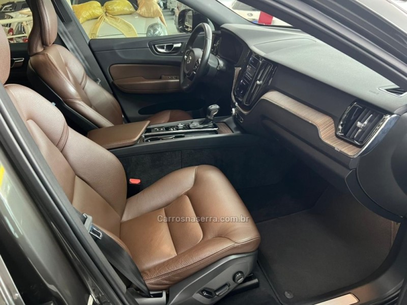 XC60 2.0 T5 MOMENTUM GASOLINA 4P AUTOMÁTICO - 2021 - CAXIAS DO SUL