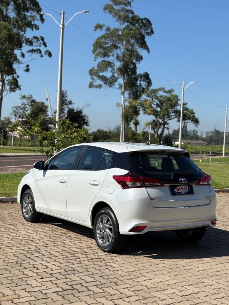 YARIS 1.5 XS 16V FLEX 4P AUTOMÁTICO - 2025 - LAJEADO