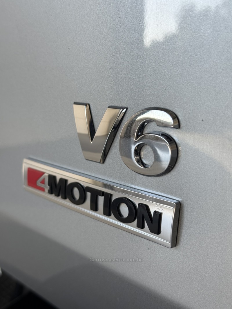 AMAROK 3.0 V6 TDI HIGHLINE CD DIESEL 4MOTION AUTOMÁTICO - 2023 - GARIBALDI