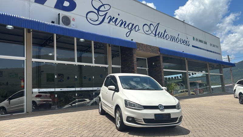 VOLKSWAGEN - FOX - 2016/2017 - Branca - R$ 51.800,00