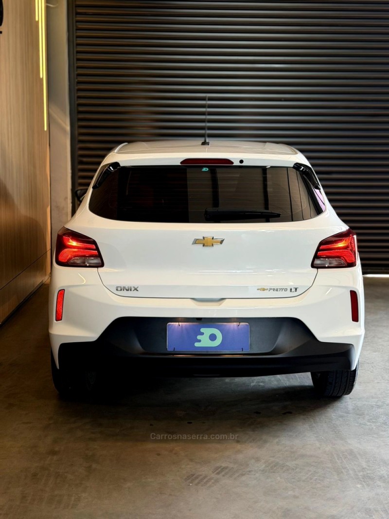 ONIX 1.0 LT2 PLUS 12V FLEX 4P MANUAL - 2023 - LAJEADO