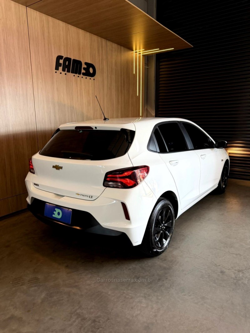 ONIX 1.0 LT2 PLUS 12V FLEX 4P MANUAL - 2023 - LAJEADO