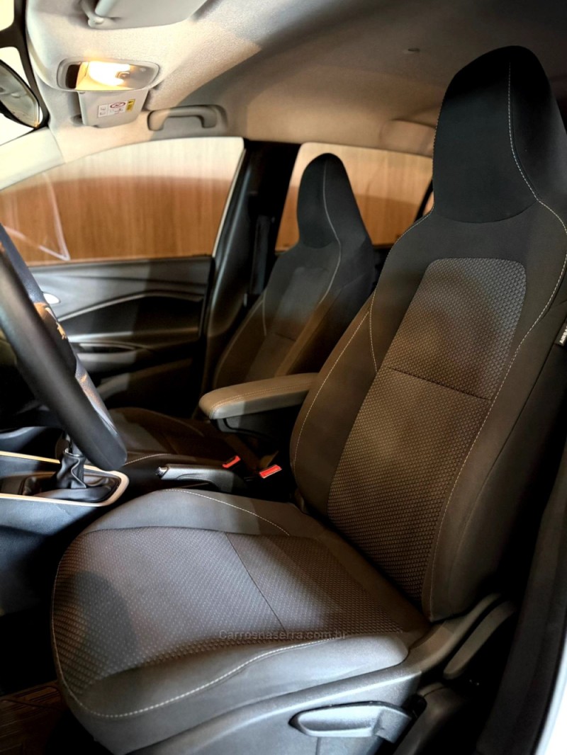 ONIX 1.0 LT2 PLUS 12V FLEX 4P MANUAL - 2023 - LAJEADO