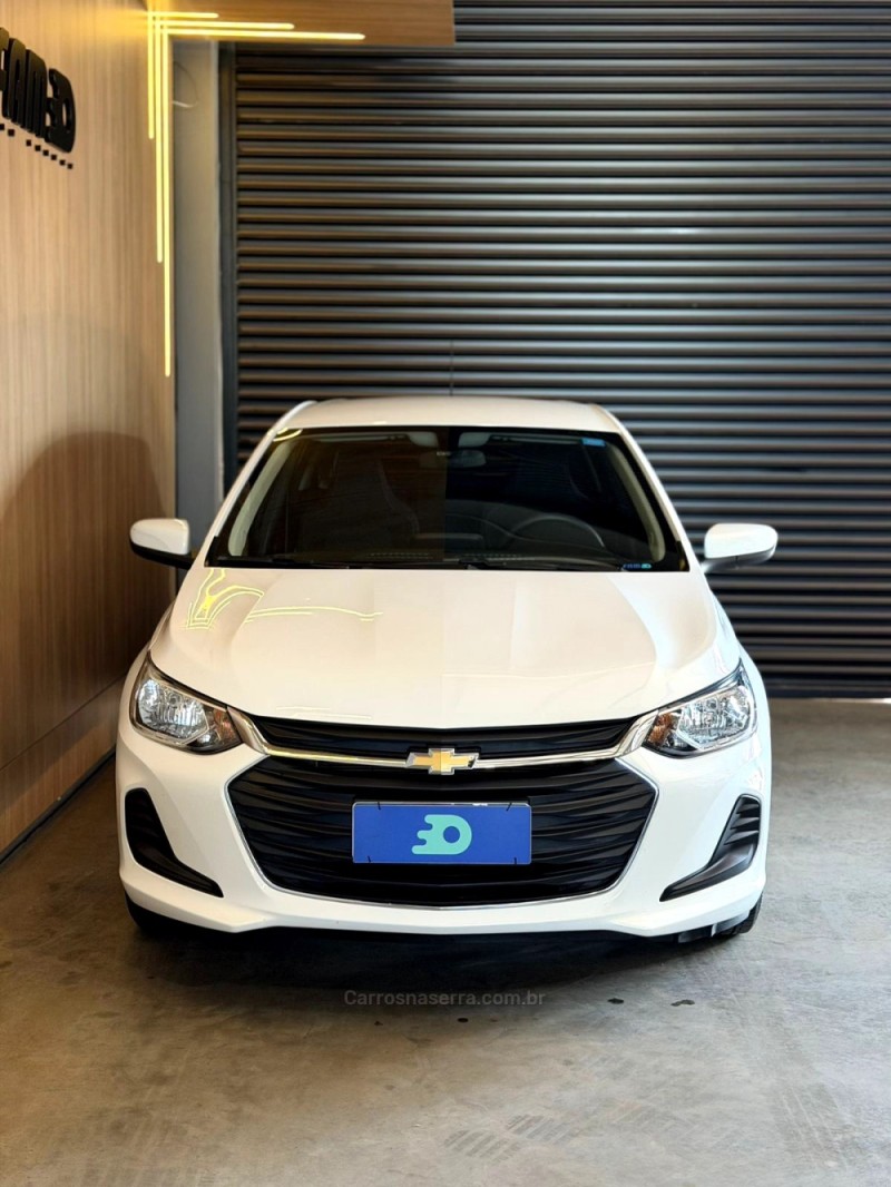 ONIX 1.0 LT2 PLUS 12V FLEX 4P MANUAL - 2023 - LAJEADO