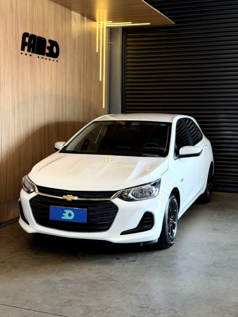 ONIX 1.0 LT2 PLUS 12V FLEX 4P MANUAL - 2023 - LAJEADO