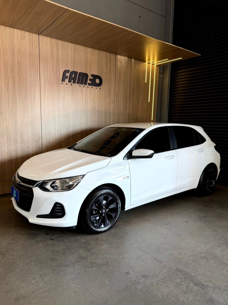 ONIX 1.0 LT2 PLUS 12V FLEX 4P MANUAL - 2023 - LAJEADO