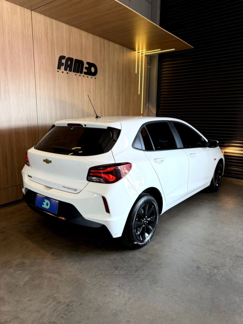 ONIX 1.0 LT2 PLUS 12V FLEX 4P MANUAL - 2023 - LAJEADO