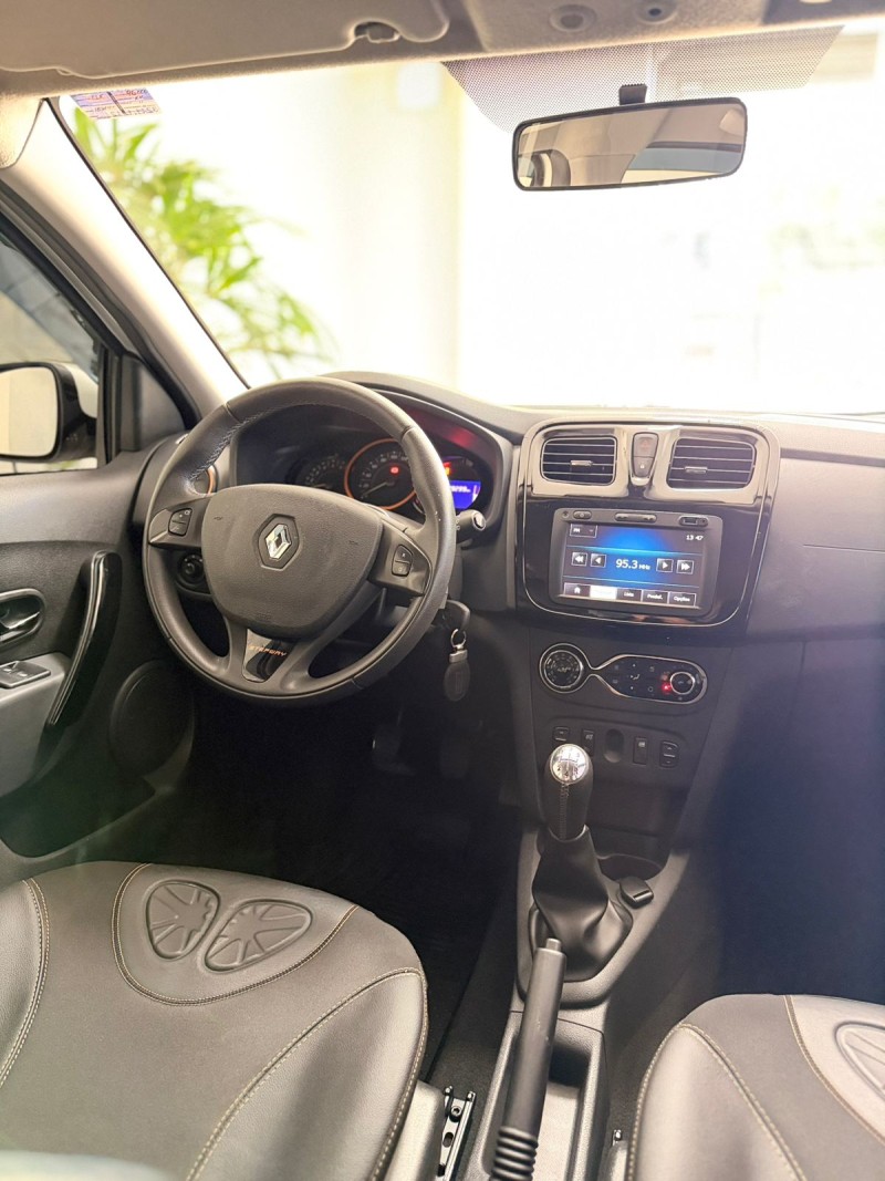 SANDERO 1.6 STEPWAY 8V FLEX 4P MANUAL - 2015 - CAXIAS DO SUL