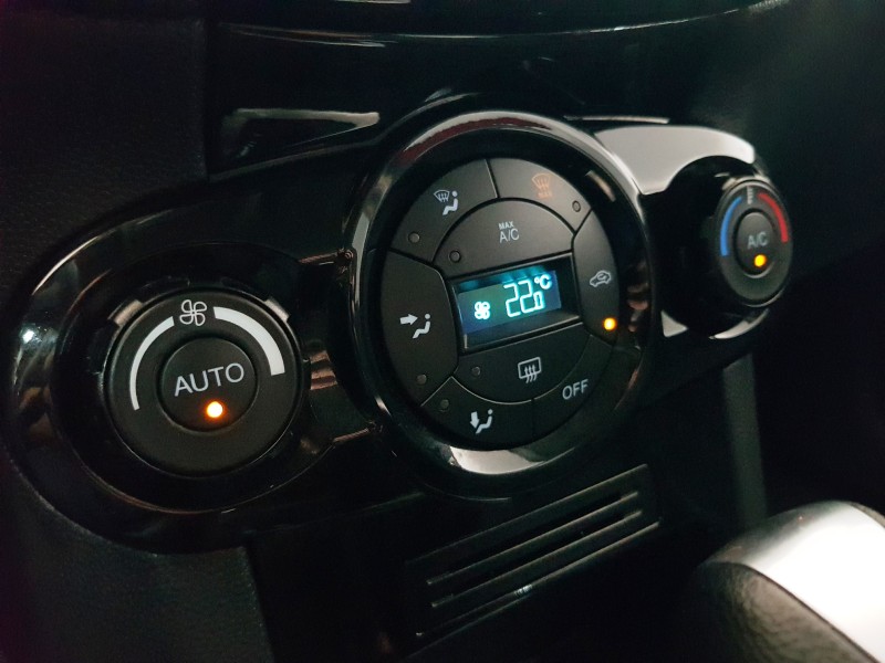 FIESTA 1.6 TITANIUM HATCH 16V FLEX 4P AUTOMÁTICO - 2015 - CAXIAS DO SUL