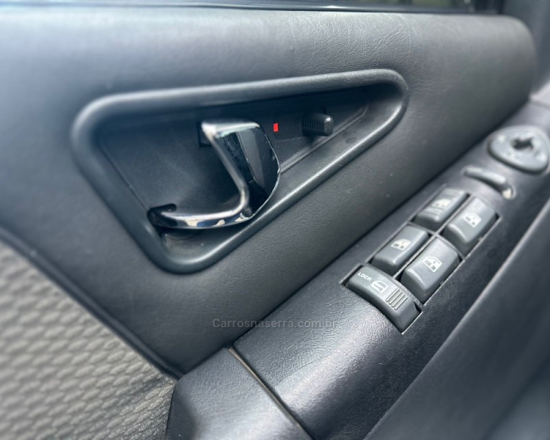 S10 2.4 ADVANTAGE 4X2 CD 8V FLEX 4P MANUAL - 2009 - VACARIA