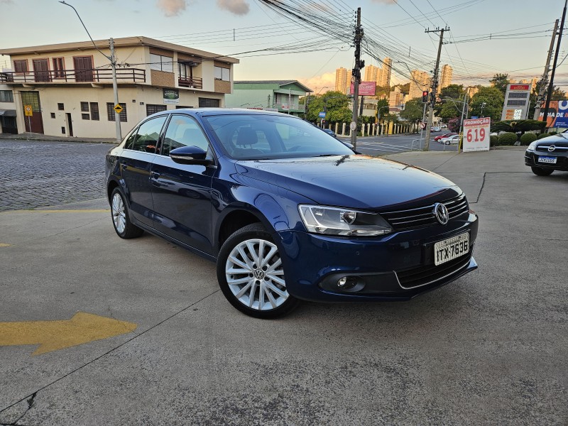 JETTA 2.0 TSI DSG HIGHLINE 200CV GASOLINA 4P AUTOMÁTICO - 2013 - CAXIAS DO SUL