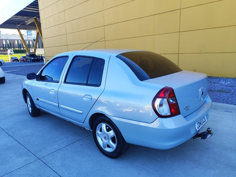 CLIO 1.6 PRIVILÉGE SEDAN 16V GASOLINA 4P MANUAL - 2009 - FARROUPILHA
