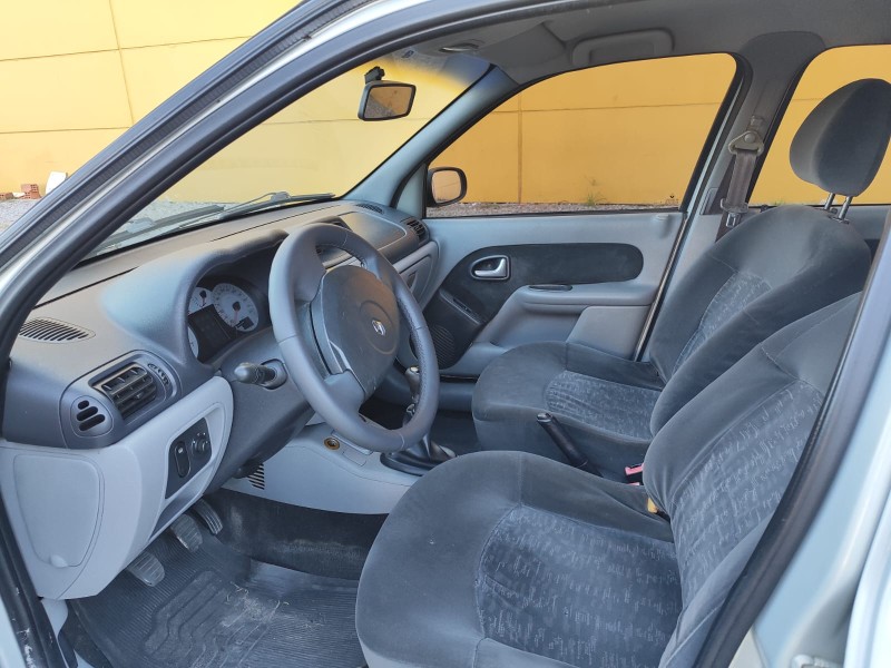 CLIO 1.6 PRIVILÉGE SEDAN 16V GASOLINA 4P MANUAL - 2009 - FARROUPILHA