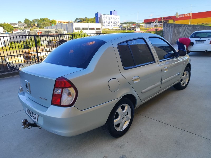 CLIO 1.6 PRIVILÉGE SEDAN 16V GASOLINA 4P MANUAL - 2009 - FARROUPILHA