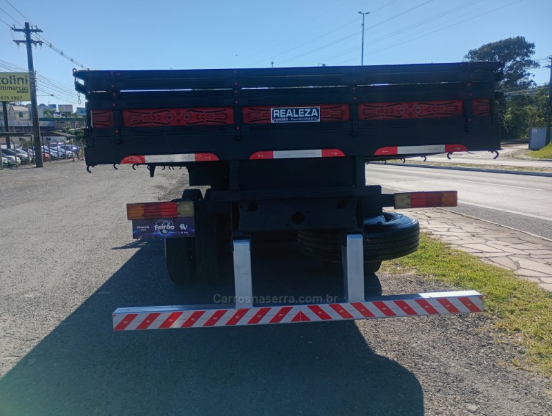 ATEGO 2425 3 EIXOS - 2007 - FARROUPILHA