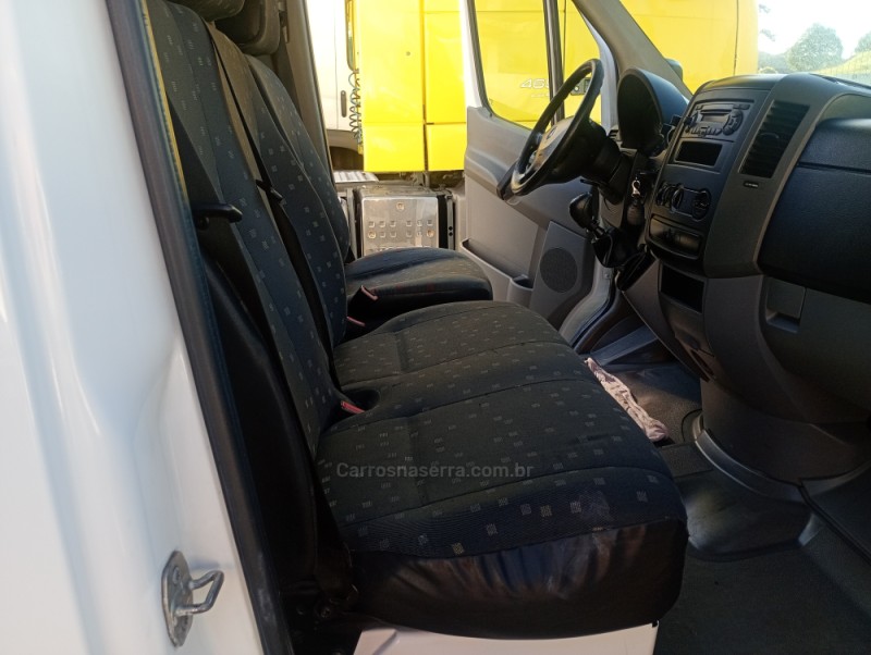 SPRINTER 2.2 311 CDI FURGÃO STREET 10,5 16V BI-TURBO DIESEL MANUAL - 2012 - FARROUPILHA
