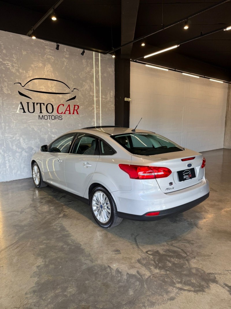 FOCUS 2.0 TITANIUM PLUS FASTBACK 16V FLEX 4P AUTOMÁTICO - 2017 - CAXIAS DO SUL