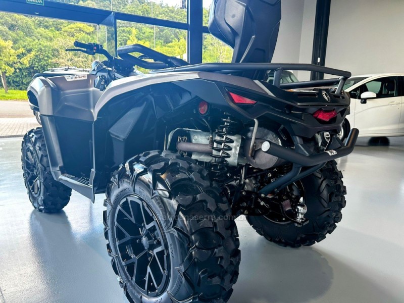 OUTLANDER 650CC XMR - 2023 - TRêS COROAS