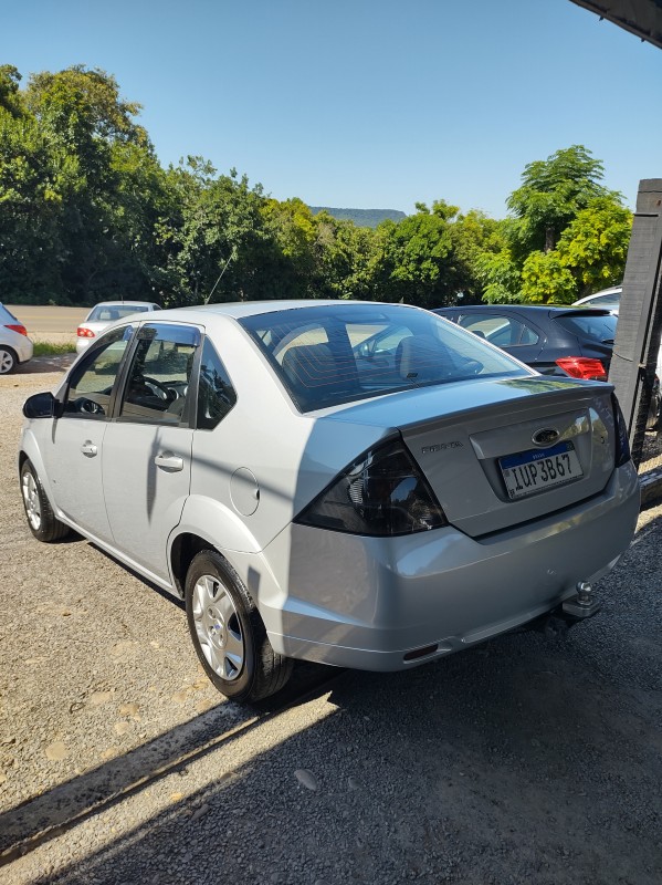 FIESTA 1.6 ROCAM SE SEDAN 8V FLEX 4P MANUAL - 2014 - VALE REAL