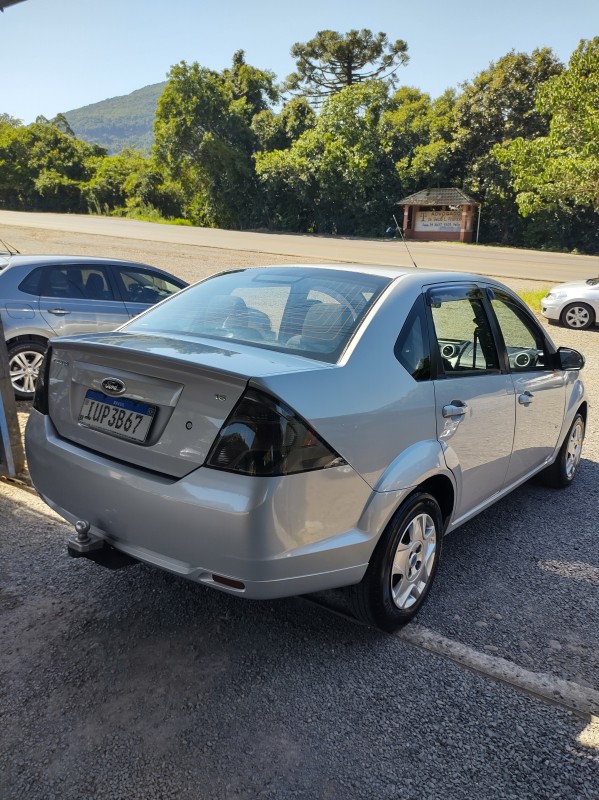 FIESTA 1.6 ROCAM SE SEDAN 8V FLEX 4P MANUAL - 2014 - VALE REAL