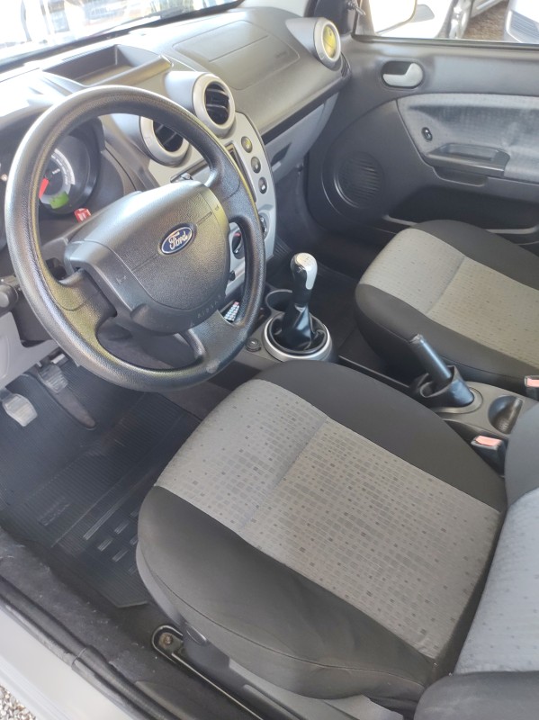 FIESTA 1.6 ROCAM SE SEDAN 8V FLEX 4P MANUAL - 2014 - VALE REAL