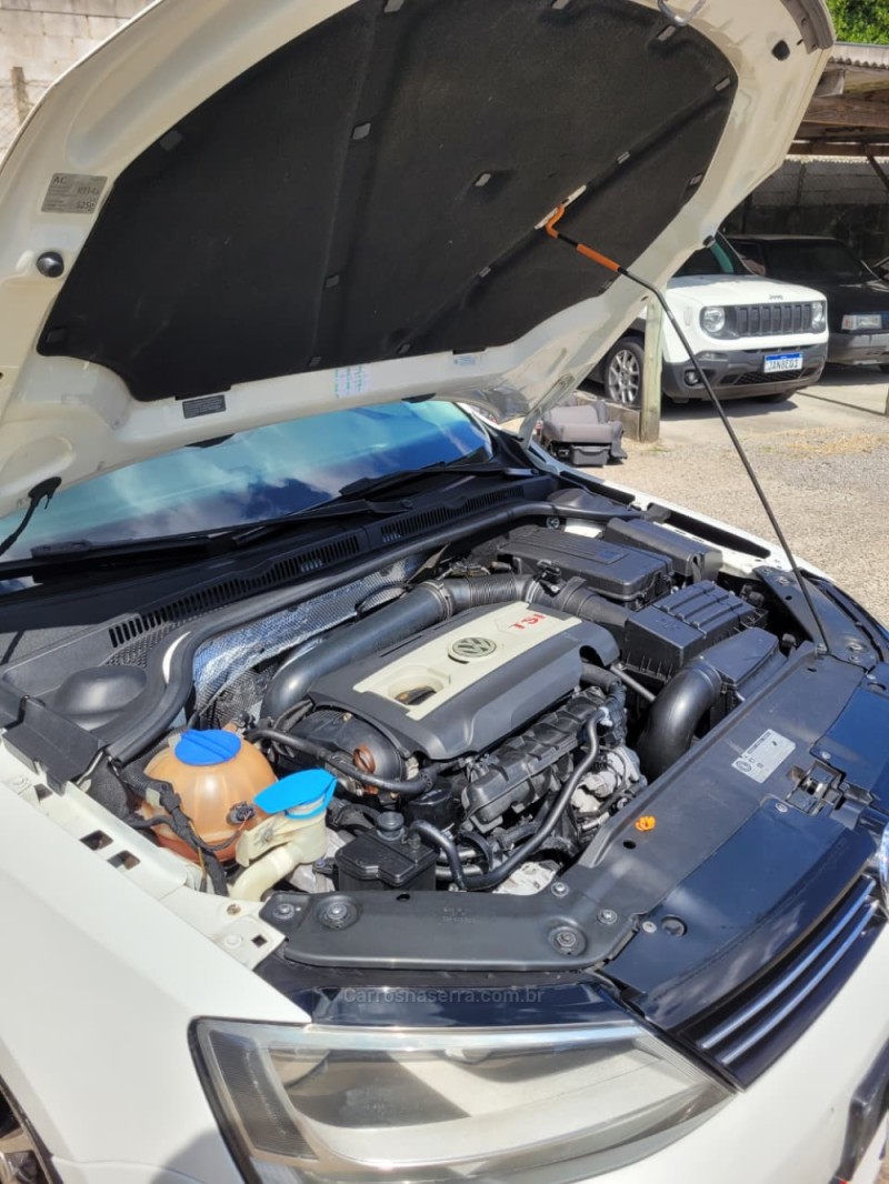 JETTA 2.0 TSI DSG HIGHLINE 200CV GASOLINA 4P AUTOMÁTICO - 2013 - CAXIAS DO SUL