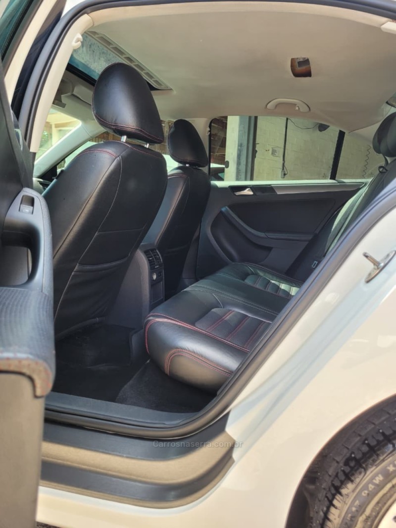 JETTA 2.0 TSI DSG HIGHLINE 200CV GASOLINA 4P AUTOMÁTICO - 2013 - CAXIAS DO SUL