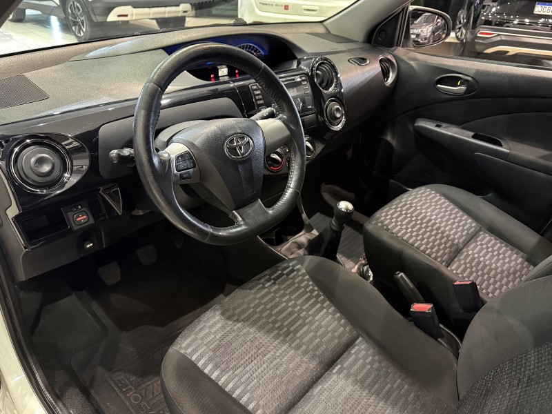 ETIOS 1.5 XLS SEDAN 16V FLEX 4P MANUAL - 2014 - FARROUPILHA