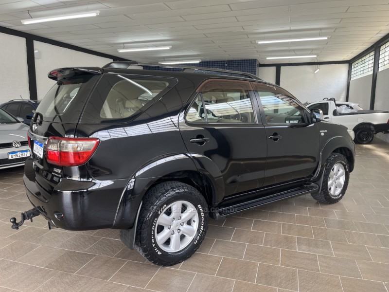 HILUX SW4 3.0 SRV 4X4 7 LUGARES 16V TURBO INTERCOOLER DIESEL 4P AUTOMÁTICO - 2010 - CAXIAS DO SUL