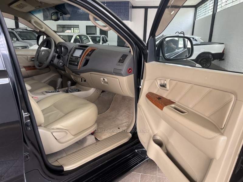 HILUX SW4 3.0 SRV 4X4 7 LUGARES 16V TURBO INTERCOOLER DIESEL 4P AUTOMÁTICO - 2010 - CAXIAS DO SUL