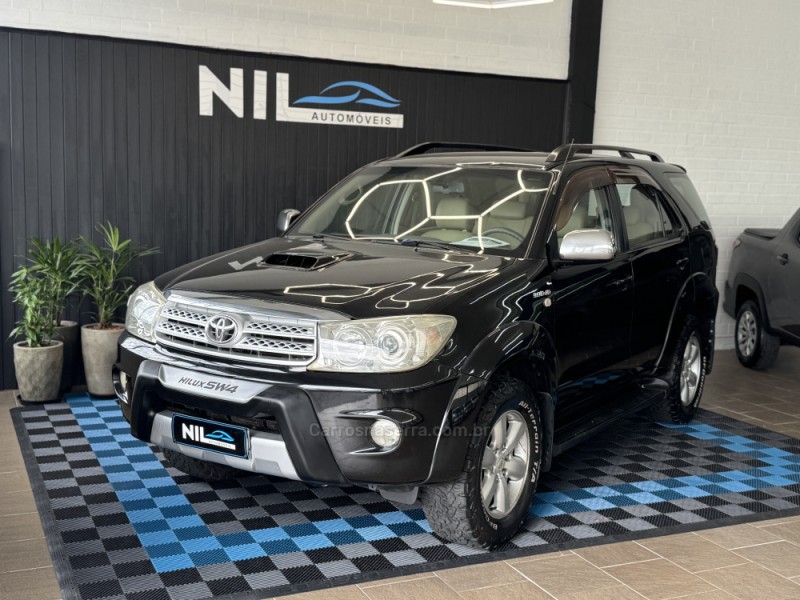 HILUX SW4 3.0 SRV 4X4 7 LUGARES 16V TURBO INTERCOOLER DIESEL 4P AUTOMÁTICO - 2010 - CAXIAS DO SUL