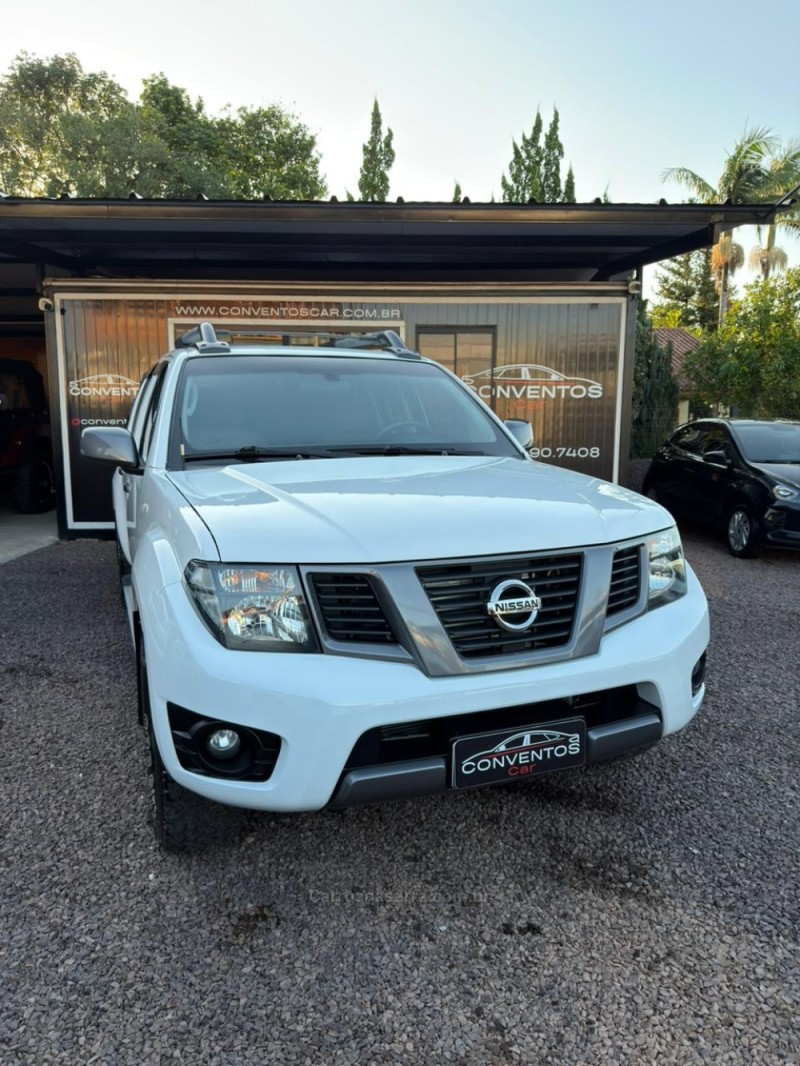 frontier 2.5 sv attack 4x4 cd turbo eletronic diesel 4p manual 2014 lajeado