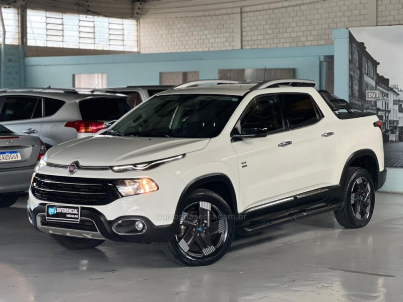 FIAT - TORO - 2020/2021 - Branca - R$ 121.900,00