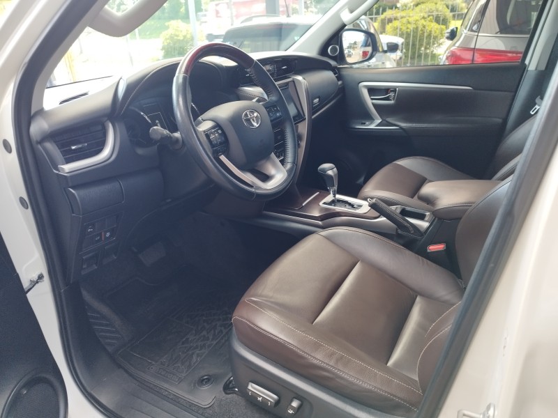 HILUX SW4 2.8 SRX 4X4 7 LUGARES 16V TURBO INTERCOOLER DIESEL 4P AUTOMÁTICO - 2017 - VERANóPOLIS