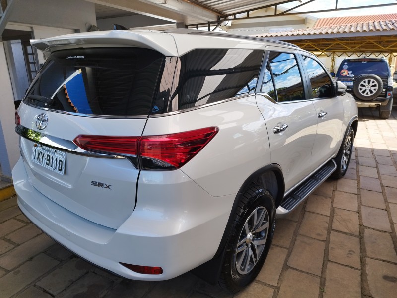 HILUX SW4 2.8 SRX 4X4 7 LUGARES 16V TURBO INTERCOOLER DIESEL 4P AUTOMÁTICO - 2017 - VERANóPOLIS