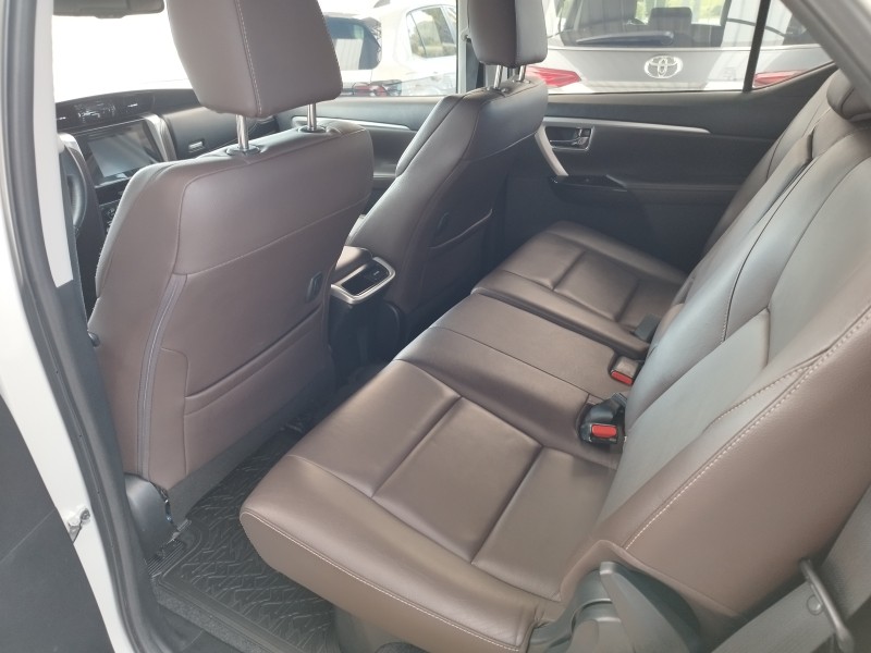 HILUX SW4 2.8 SRX 4X4 7 LUGARES 16V TURBO INTERCOOLER DIESEL 4P AUTOMÁTICO - 2017 - VERANóPOLIS