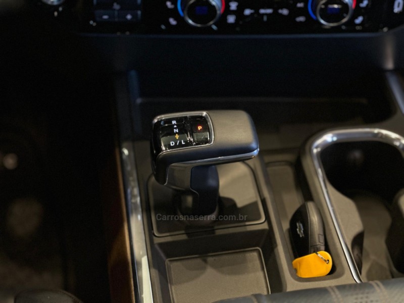 SILVERADO 5.3 1500 HIGH 4X4 COUNTRY GASOLINA 4X4 AUTOMÁTICO - 2024 - CAXIAS DO SUL