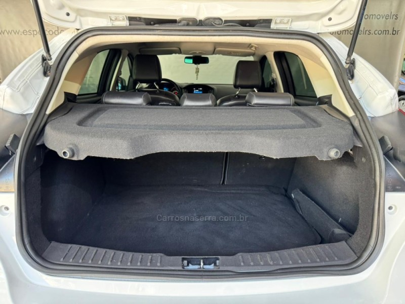 FOCUS 2.0 SE HATCH 16V FLEX 4P AUTO - 2016 - NOVA PRATA