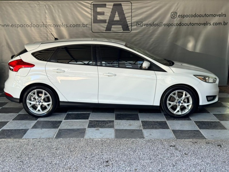 FOCUS 2.0 SE HATCH 16V FLEX 4P AUTO - 2016 - NOVA PRATA
