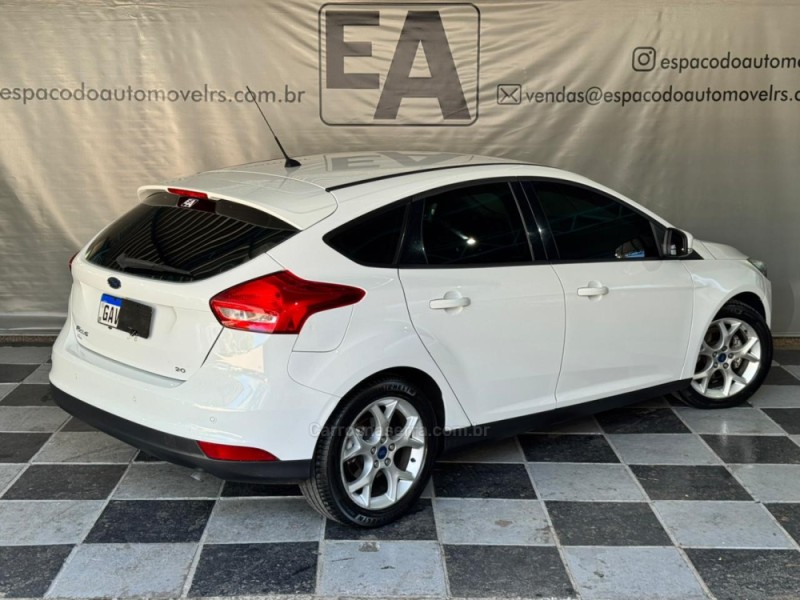 FOCUS 2.0 SE HATCH 16V FLEX 4P AUTO - 2016 - NOVA PRATA