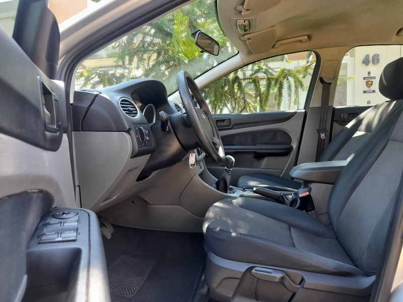 FOCUS 2.0 GLX SEDAN 16V FLEX 4P MANUAL - 2009 - FARROUPILHA