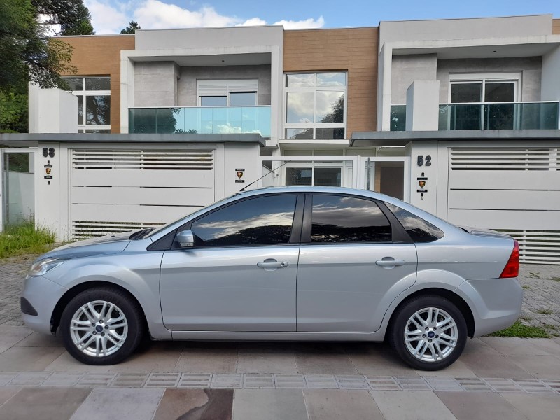 FOCUS 2.0 GLX SEDAN 16V FLEX 4P MANUAL - 2009 - FARROUPILHA
