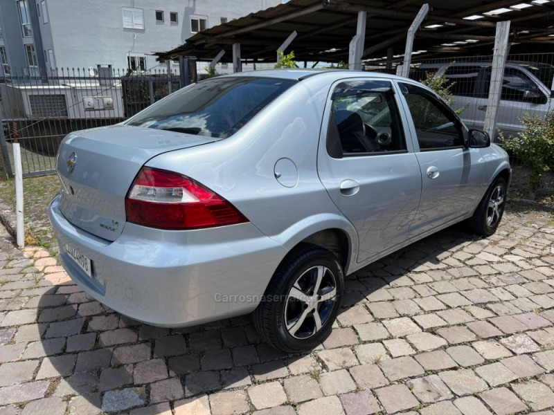 PRISMA 1.4 MPFI MAXX 8V FLEX 4P MANUAL - 2011 - FARROUPILHA