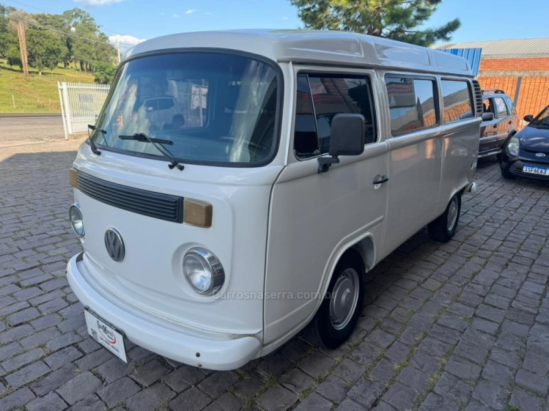 KOMBI 1.6 MI STD LOTAÇÃO 8V GASOLINA 3P MANUAL