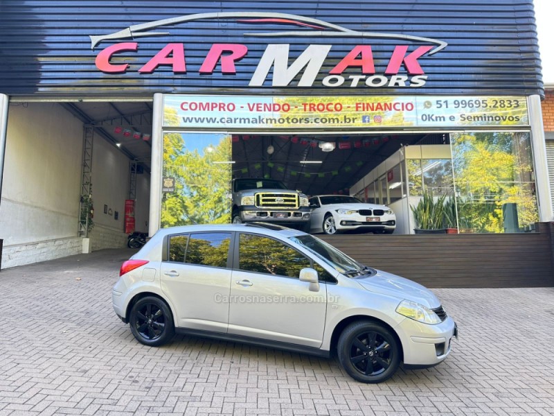 tiida 1.8 sl 16v flex 4p automatico 2011 dois irmaos